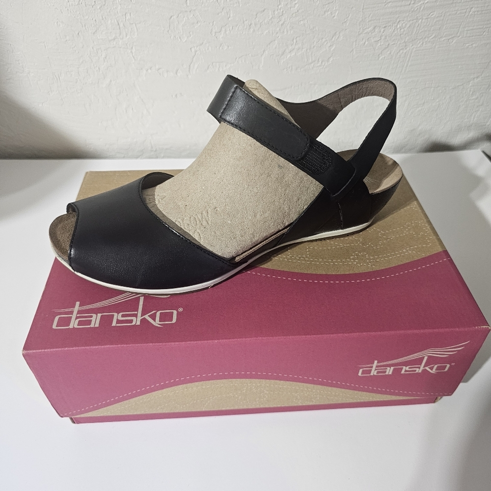 Dansko Size 42 Womens Vera Peep Toe Sandal